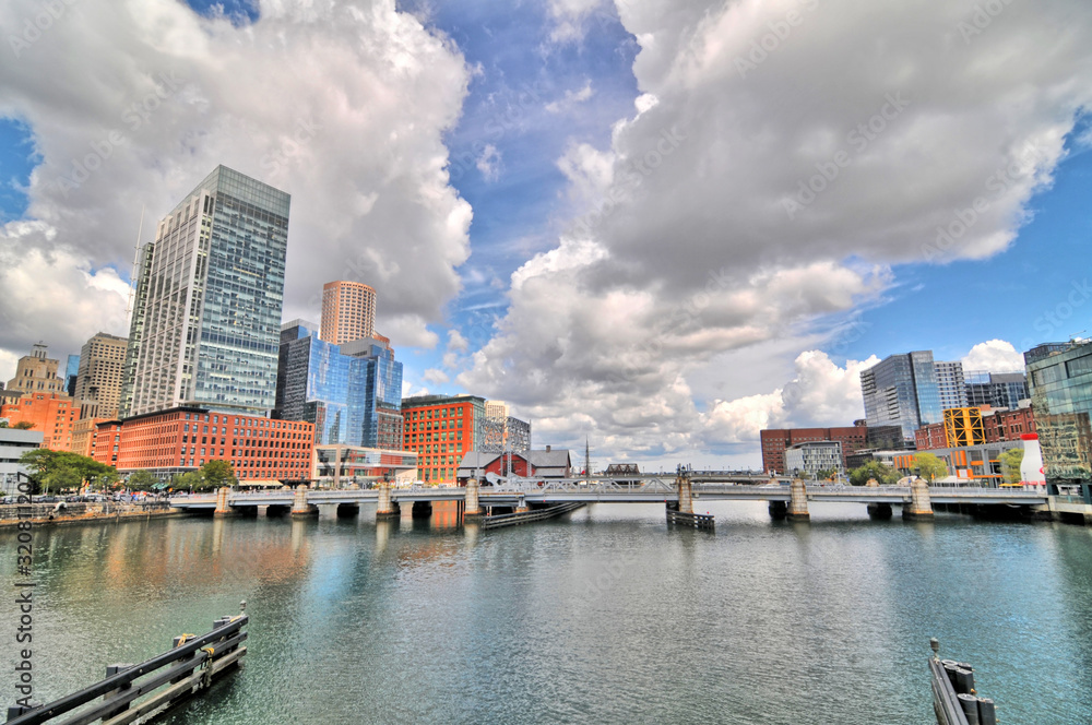 Boston– miasto w północno-wschodniej części Stanów Zjednoczonych, stolica stanu Massachusetts.