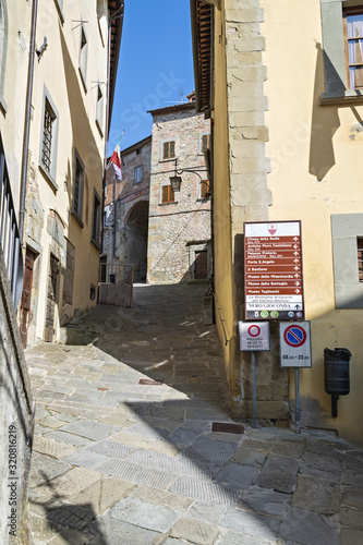 anghiari una delle vie del borgo photo