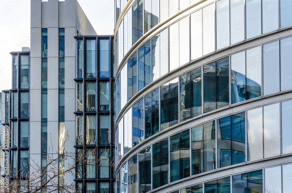 Obraz premium Close up view of detail on a modern glass building with reflective glass and contemporary design.