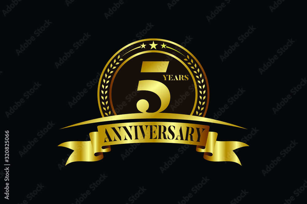 Fototapeta premium Elegant gold five year anniversary emblem with ribbon on black background