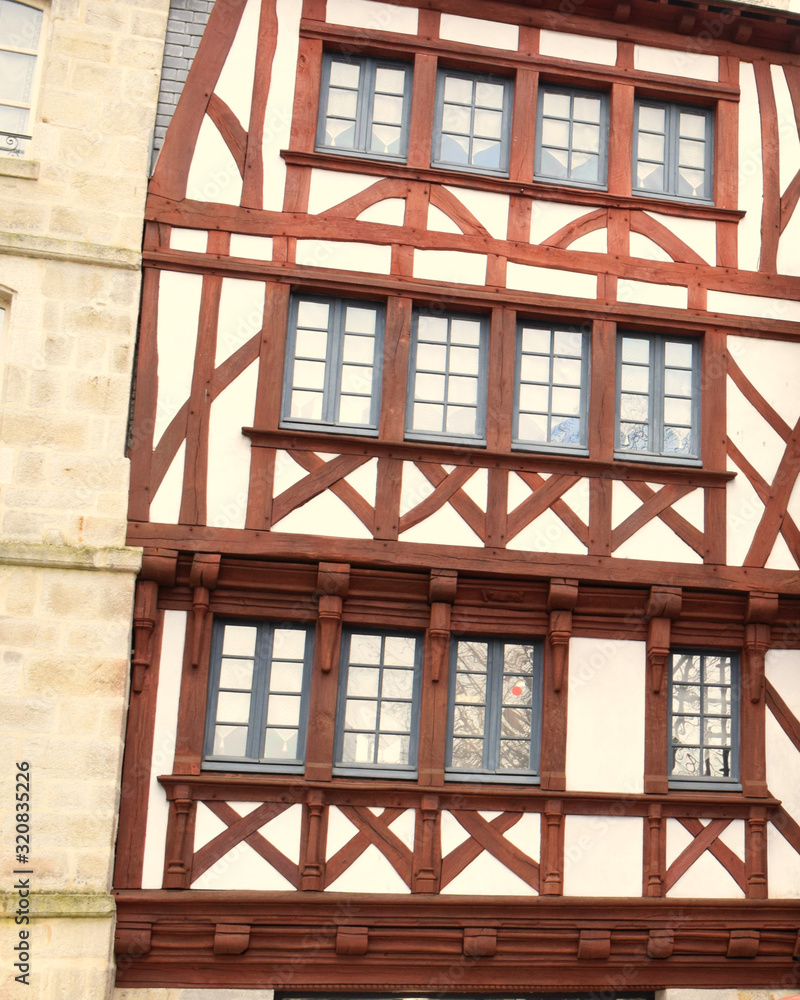 Quimper sa magnifique cathédrale et ses maisons à colombage Quimper sa magnifique cathédrale et ses maisons à colombage