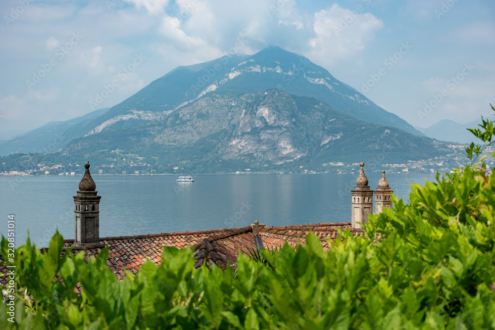 lac de côme et lac de garde en italie du nord à côté de Bellagio varenna menaggio bellano dervio