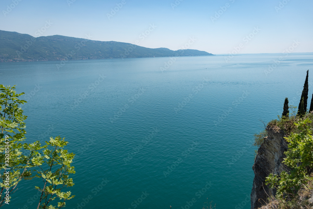 lac de côme et lac de garde en italie du nord à côté de Bellagio varenna menaggio bellano dervio