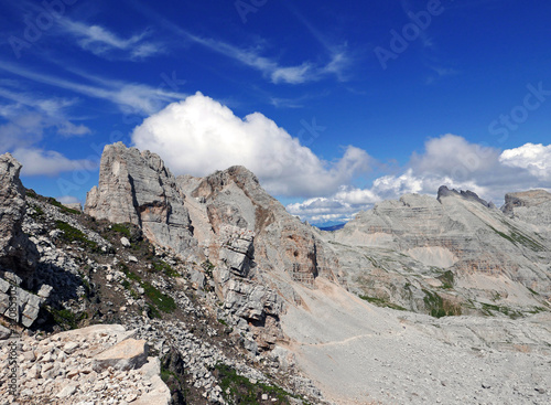 sceniche rocce montane in estate