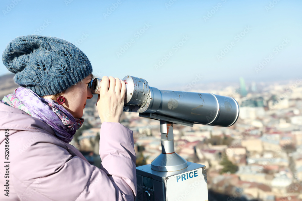 Obraz premium Woman looks at Tbilisi