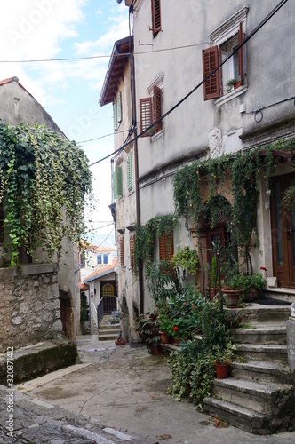 house, charmant, charme, Strand, beach, baume, trees, küste, stone, sunny, sun, colorful, türkis, meer, island, fernblick, insel, holiday, ferien, urlaub, croatia,, alt allee, architektur, zuhause