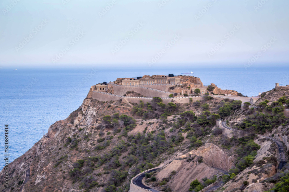 fortaleza militar castillo mirando al mar de Cartagena