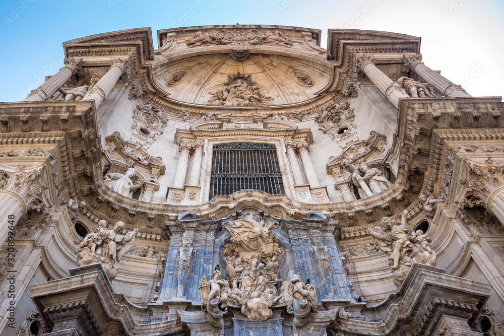 fachada de la catedral de Murcia en piedra