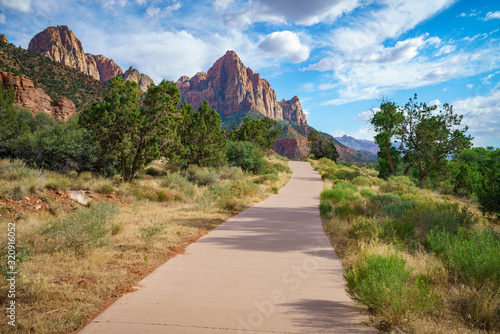 фотографія the watchman from parus trail in zion national park, usa