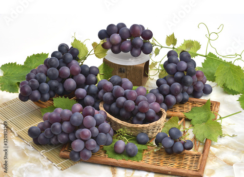 purple grapes