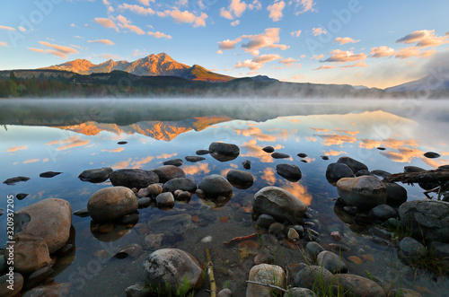 Fototapeta Naklejka Na Ścianę i Meble -  Overview of beautiful sunrise at Edith Lake, Jasper National Park, Alberta, 