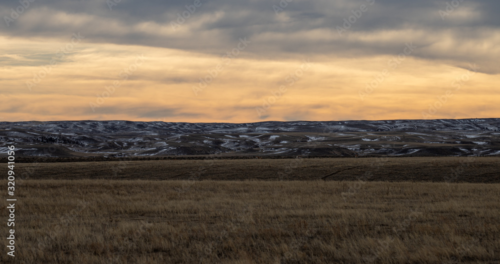 Obraz premium sunset over a field