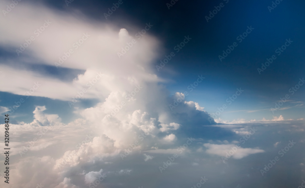 Obraz premium natural background of white curve clouds