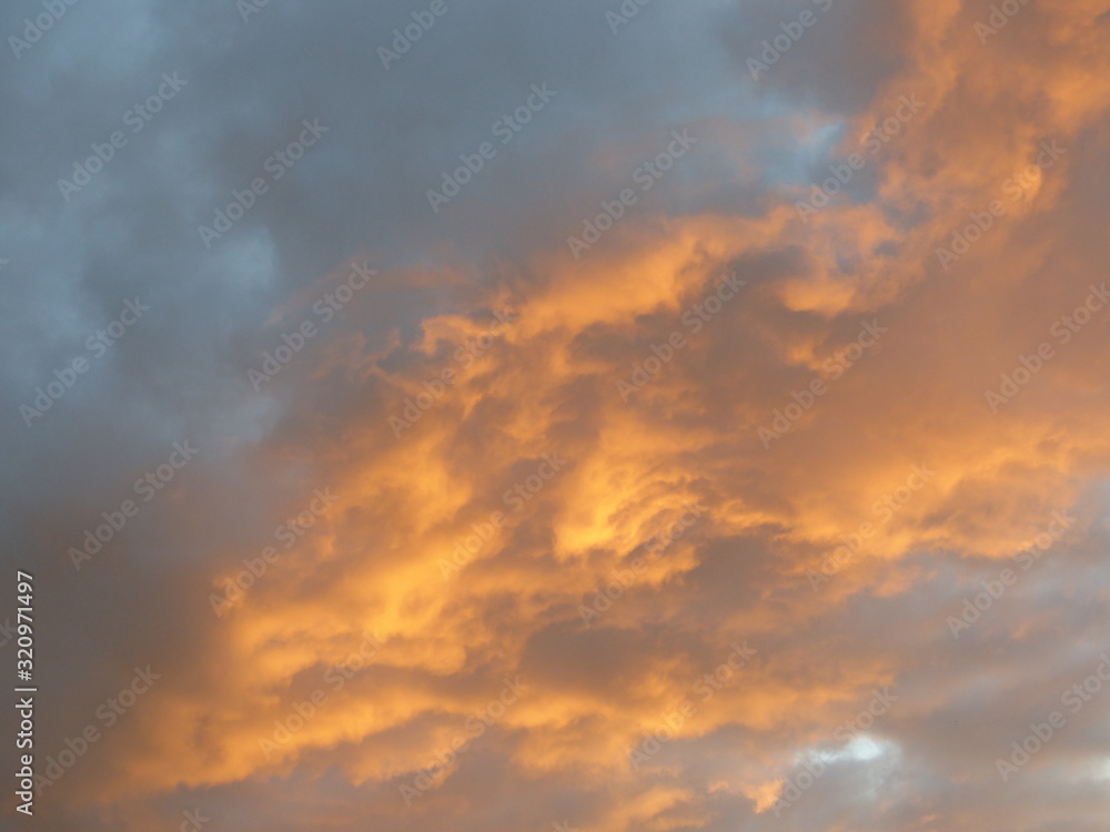 Abenddämmerung am Wolkenhimmel