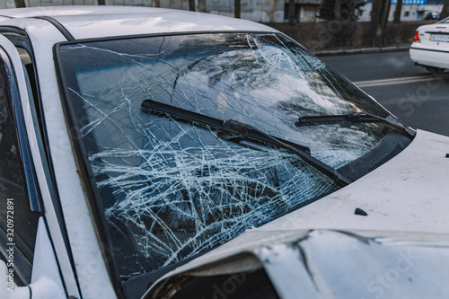 broken windshield, разбитое лобовое стекло