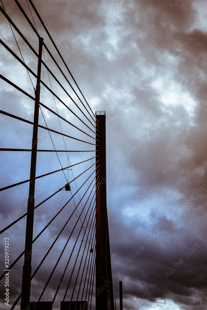 Autobahnbrücke vor dramatsichem Himmel Autobahnbrücke vor dramatsichem Himmel