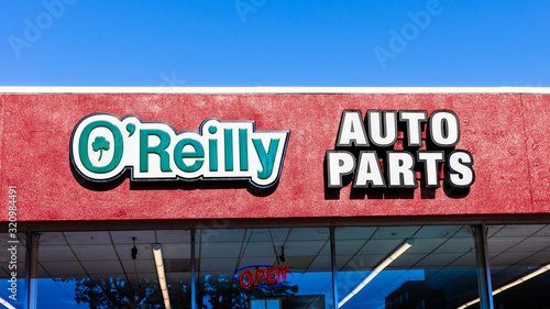 auto parts and service entrance sign on , Stock Video