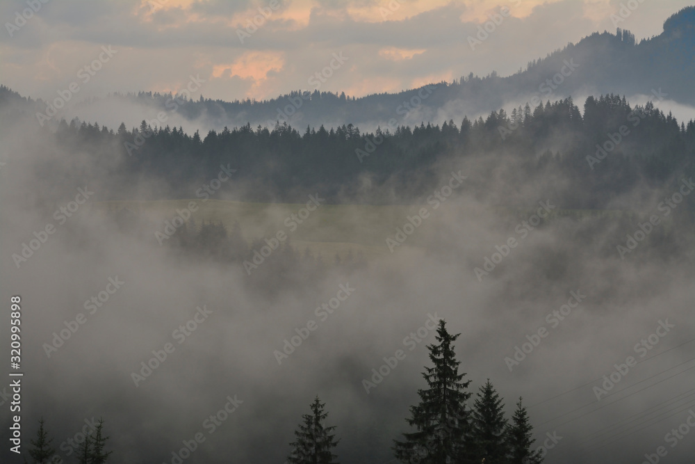 nebelschwaden im kleinwalsertal nebelschwaden im kleinwalsertal