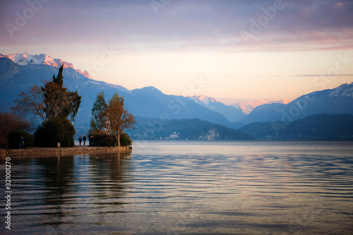 Fototapeta Naklejka Na Ścianę i Meble -  sunset on lake