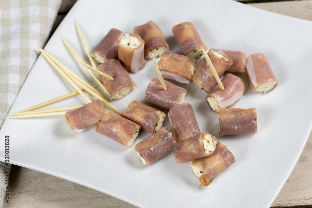 roulés au fromage frais et jambon de parme roulés au fromage frais et jambon de parme