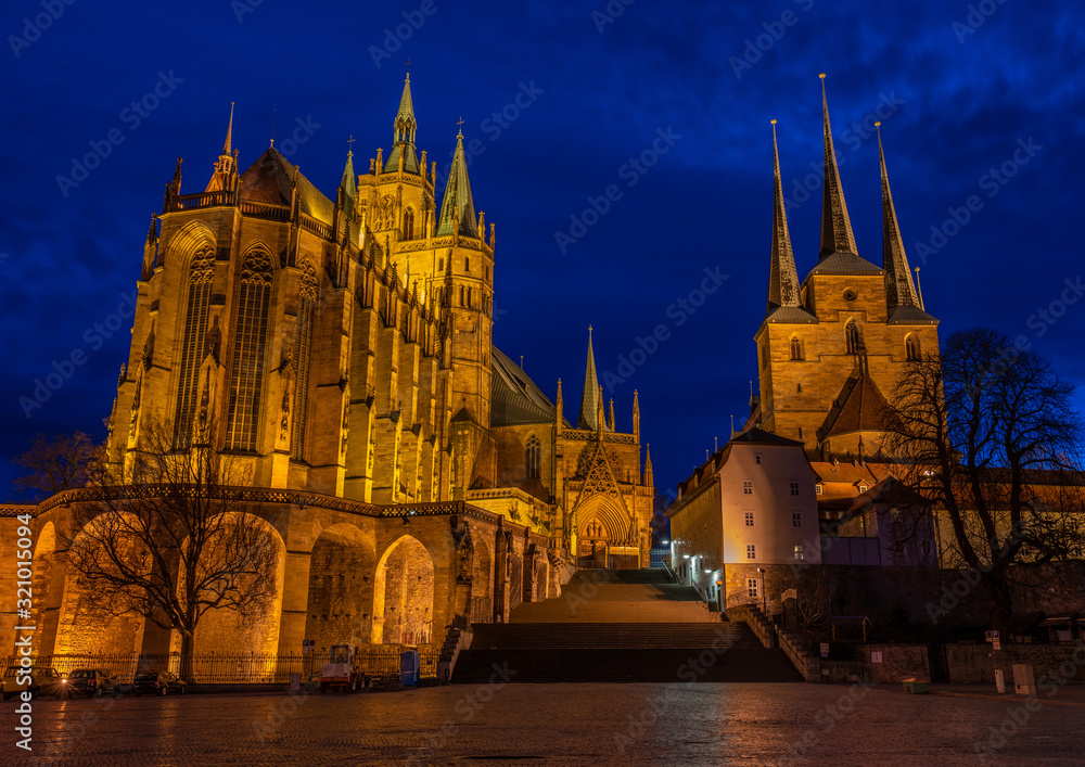 Dom und Severikirche in Erfurt bei Nacht