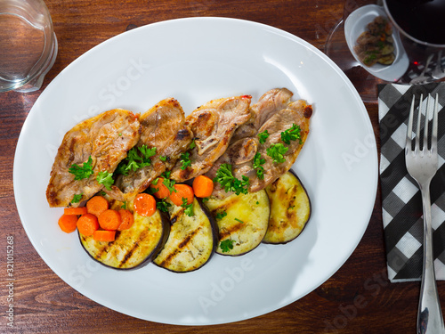 Barbecued lamb chops with aubergine