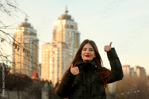 Girl, new york, Manhattan, hair, emotions, brunette, Skyscraper, face, portrait, city, mood, travel, hat, woman, female, happy, walk, street, street style, urban, architecture, fashion, style, like © Ретин Ник