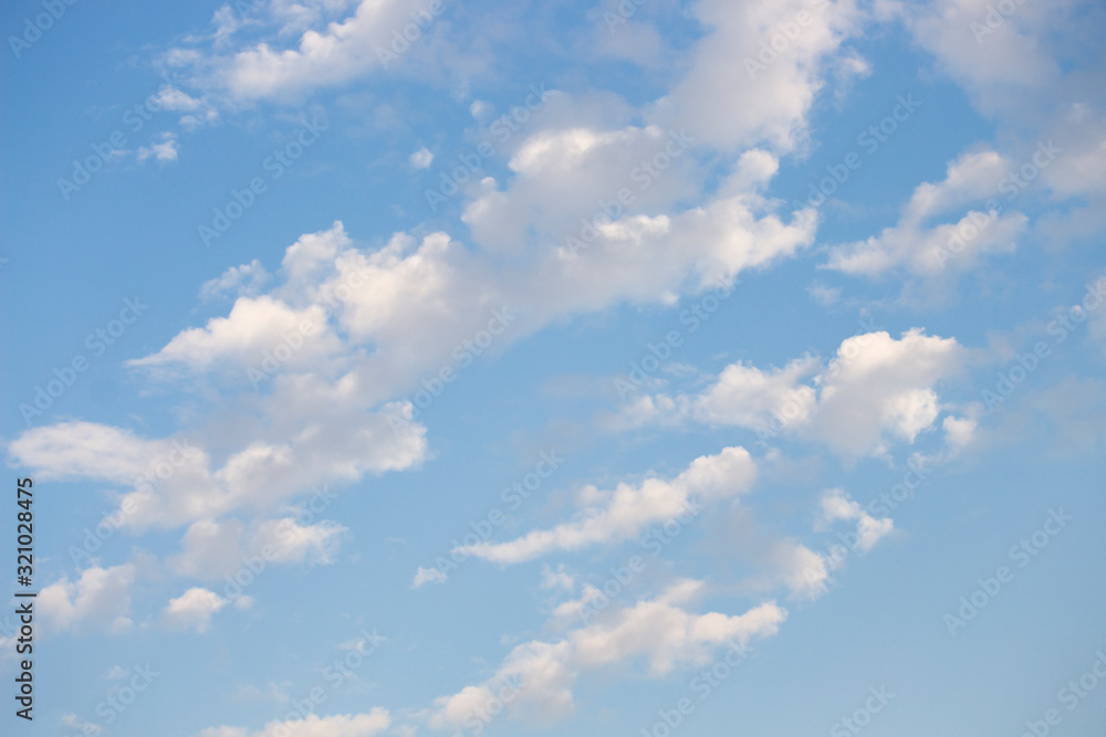 Naklejka premium Bright blue sky with white clouds for background or wallpapers