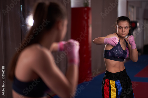 Boxer girl shadow boxing © Xalanx
