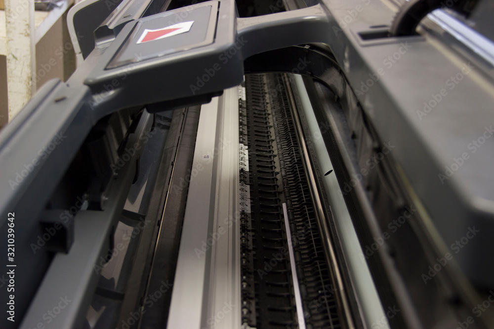 Obraz premium The interior of the plotter, the passage of the printheads