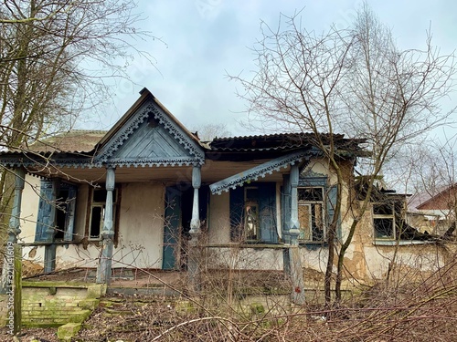 Abandoned house on an empty plot. Ruined building among trees and shrubs. Old, abandoned house in the park against the sky. © Сергій Колесніков