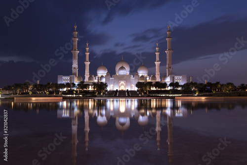 Sheik Zayed Grand Mosque at sunset, Abu Dhabi, UAE