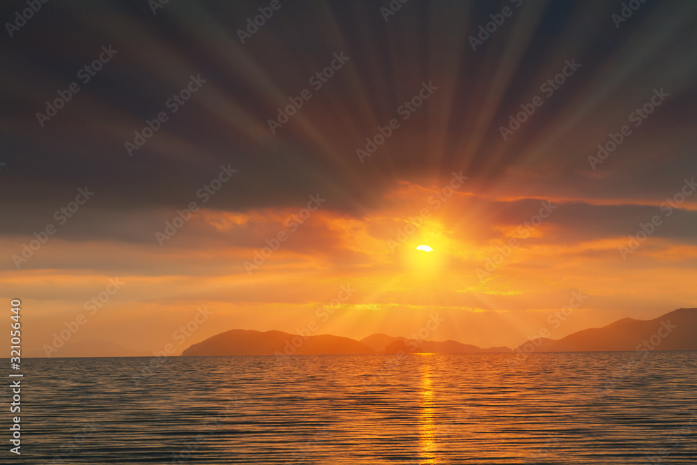 Obraz premium 琵琶湖畔からの朝日