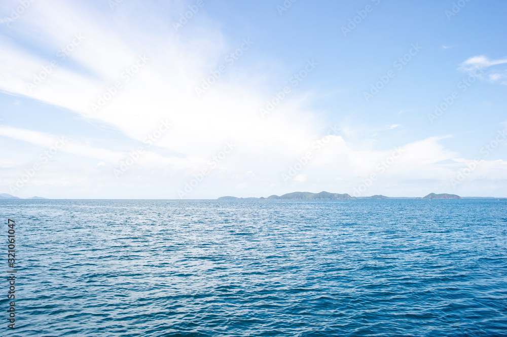 The beautiful sea and the beautiful mountains, the area for tourists to visit the beauty The beautiful sea and the beautiful mountains, the area for tourists to visit the beauty