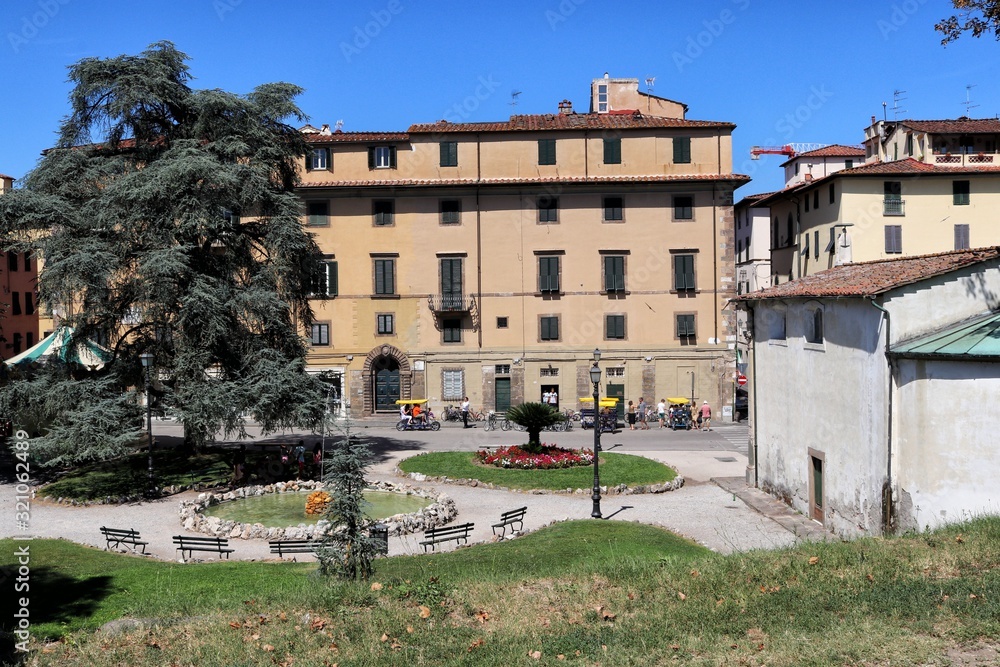 Lucca e il suo parco urbano delle mura