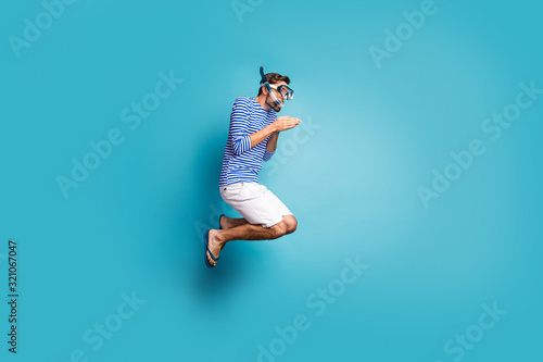 Stampa su tela Full size profile photo of funky crazy guy tourist jump high swimming deep water