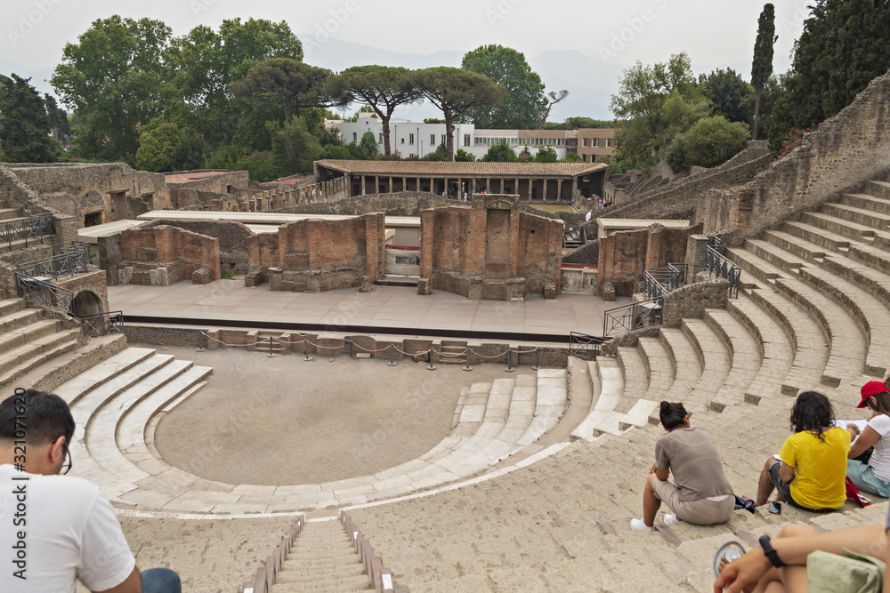 Obraz premium pompei gli scavi teatro grande