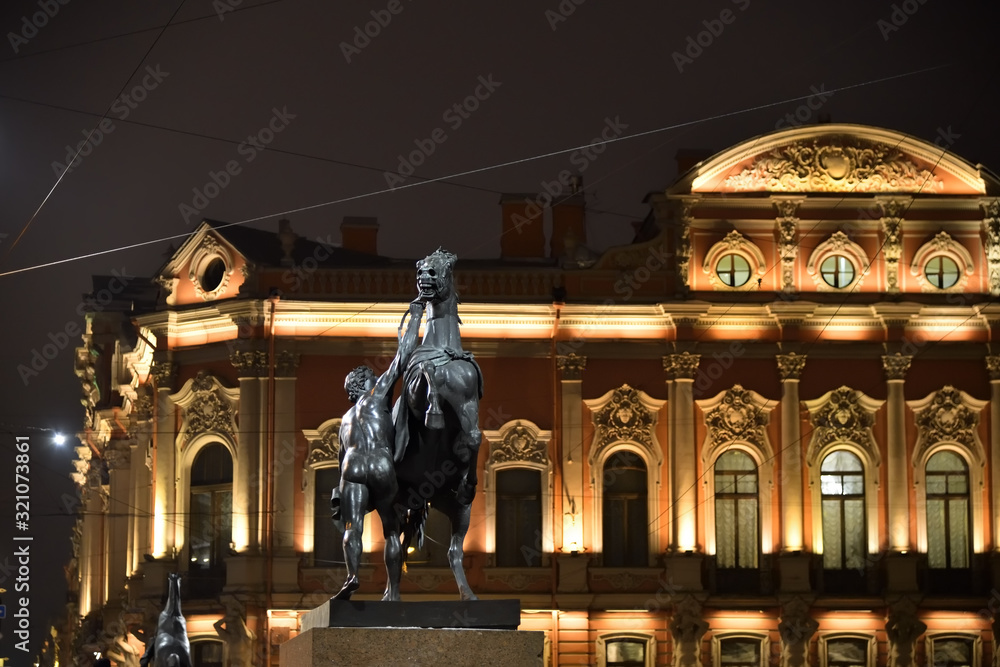 Fototapeta premium Russia, Saint Petersburg urban landscape in the night. Horse Tamer sculpture