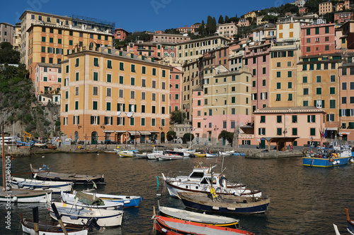 Splendida veduta del porticciolo di Camogli la famosa cittadina della costiera ligure