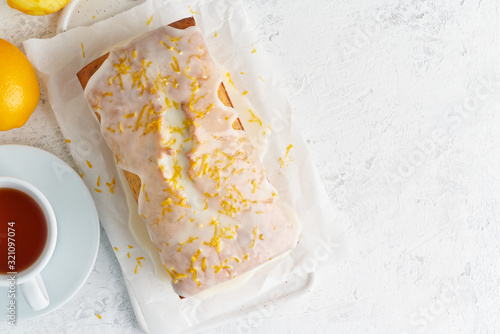 Billede på lærred Lemon bread coated with sugar sweet icing and sprinkled with lemon peel