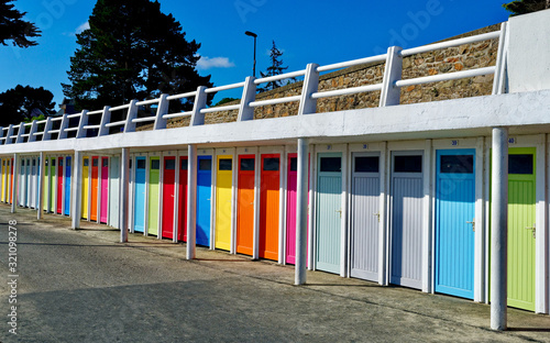 Obraz na płótnie Cabanes de la Plage de Trestraou, Perros-Guirec, Côtes-d'Armor, Bretagne, France