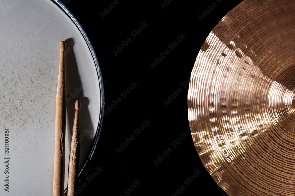 Snare drum and hi-hat Snare drum and hi-hat