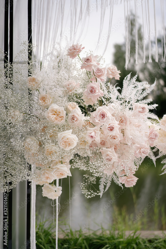 Beautiful blooming pink roses and baby's breath for the wedding