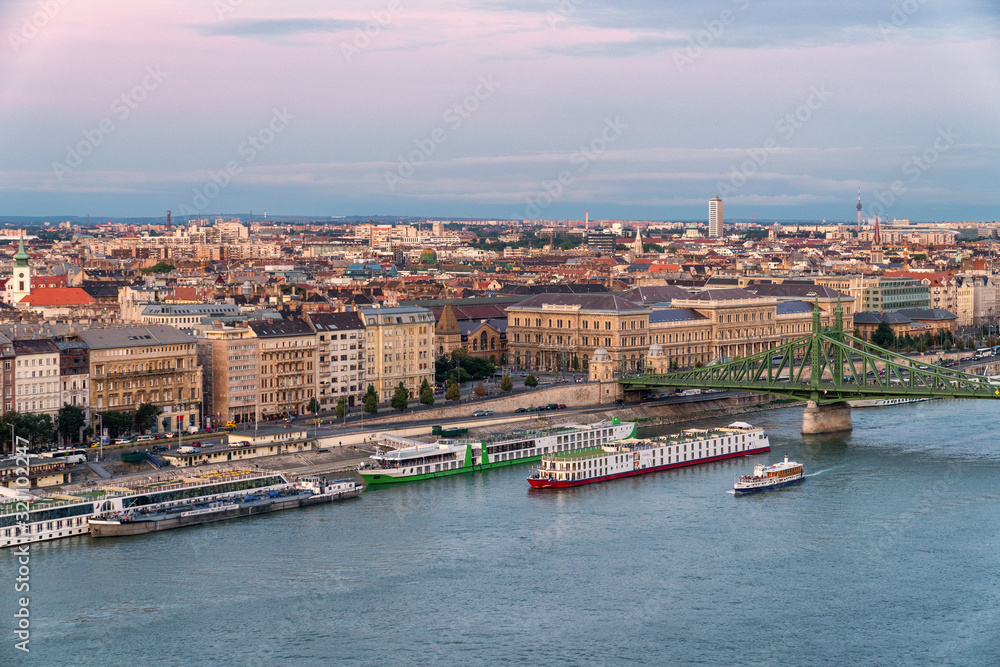 Obraz premium Budapest, Hungary sunset view