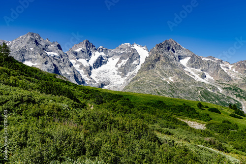 Panoramic mountain views in the French Alps in the summer. © Serhii