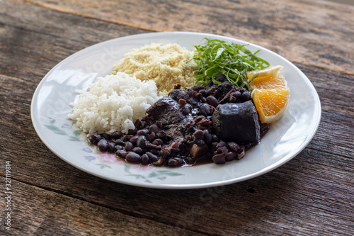 Bild auf Leinwand Brazilian feijoada food - Wooden background
