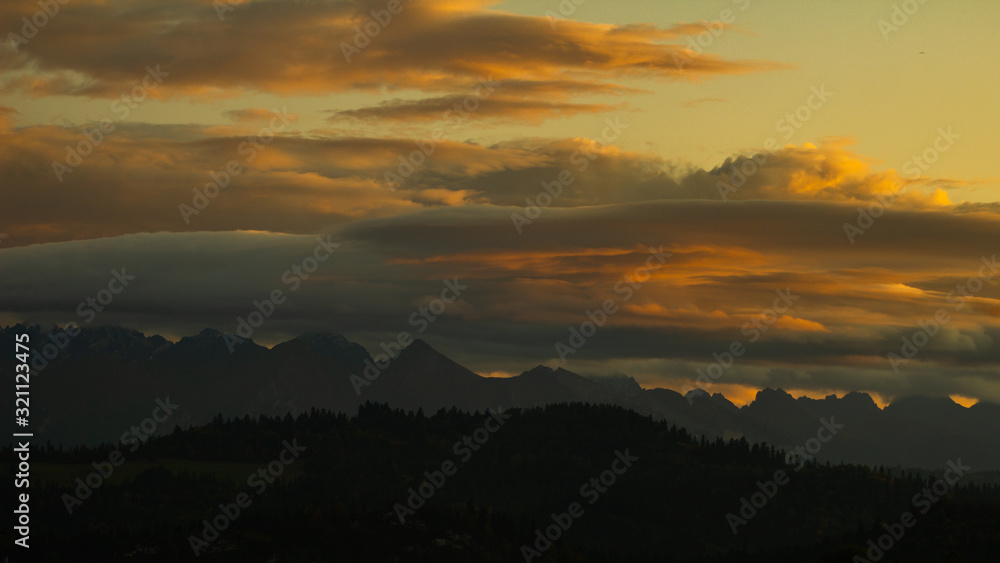 Bajeczny zachód słońca nad Tatrami 