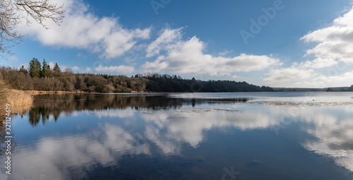 Wolken   ber dem Dreifelder Weiher im Westerwald