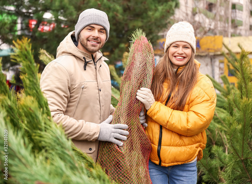 Young couple buying Christm...