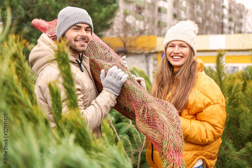 Young couple buying Christm...